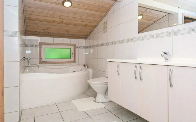 Secluded Holiday Home in Henne near Beach