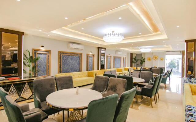 Fabhotel Prime Royal Inn Suites