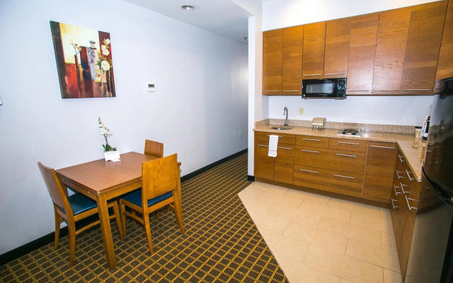 Pointe Plaza Hotel