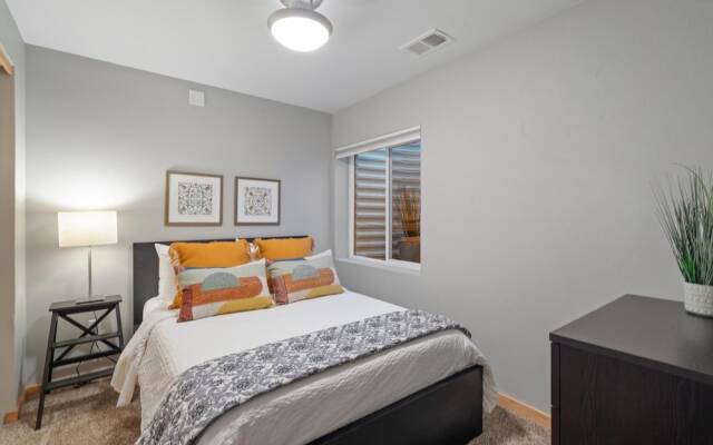 Sleek Home Near Old Town W/ Rftp Hot Tub & Mtn Views