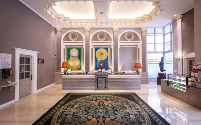 Lees Boutique Hotel