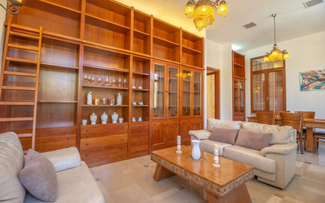 Art apartment in Mamila