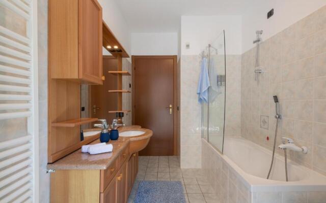 Beach on the Lake and Pet Friendly, ZARA HOUSE