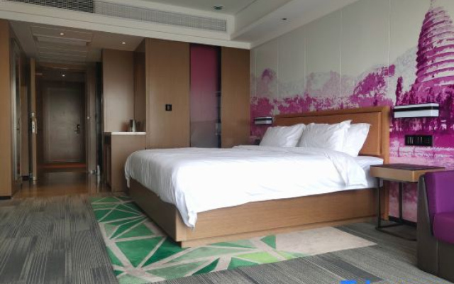 Ldyllic Holiday Inn Hotel