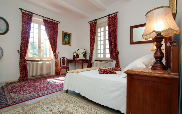 Villa Aimee Luxury Apartments With Heated Pool