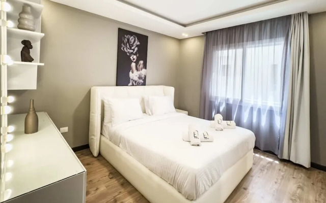 Flattering 2bdr - 5 min to Airport
