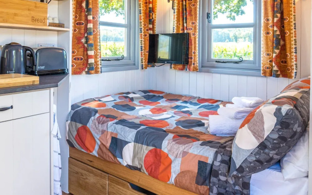 The Hideaway Hut - 1 Bed Shepherds Hut - Hereford