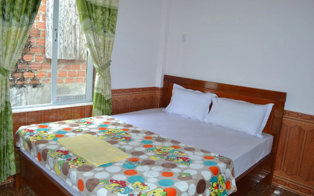 Green Riverside Cosy Home