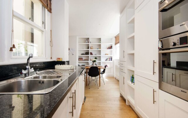 The Spacious Prince of Wales Apartment - CVO