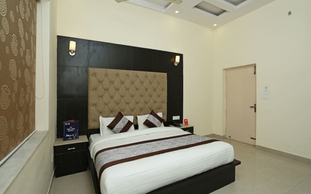 OYO 8983 Royal Inn