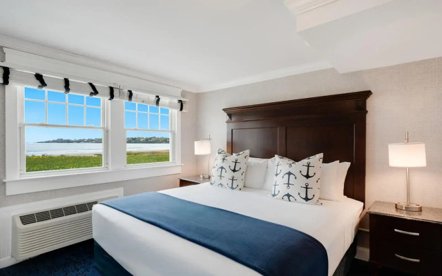 Newport Beach Hotel & Suites