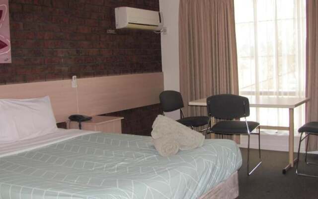 Bristol Hill Motor Inn