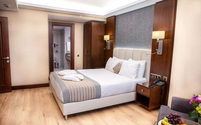 Grand Aras Hotel & Suites