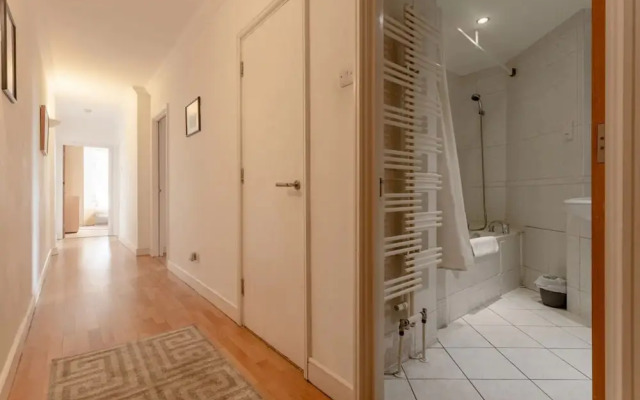 Large & Central 2BD Flat - Tower Hill