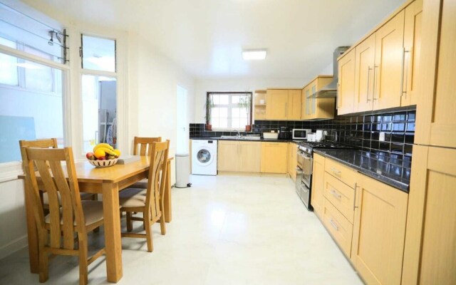 Impeccable 3-bed House in Plumstead, London