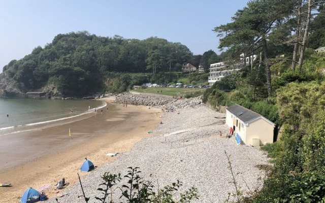 Stunning Beach Front Apartment in Caswell Swansea