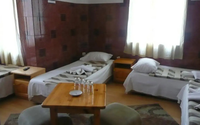 Shans 2 Hostel