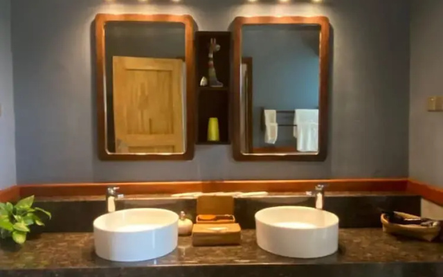 Ambong Pool Villas - Private Pool