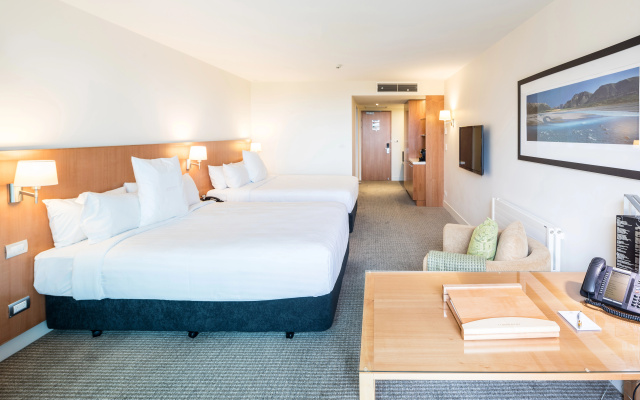 Commodore Airport Hotel – Guest Rooms – Christchurch
