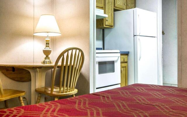 Rodeway Inn & Suites Brunswick near Hwy 1