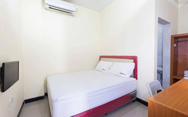 RedDoorz Plus @ Jalan Pemuda Jakarta