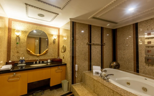 Renaissance Riverside Hotel Saigon