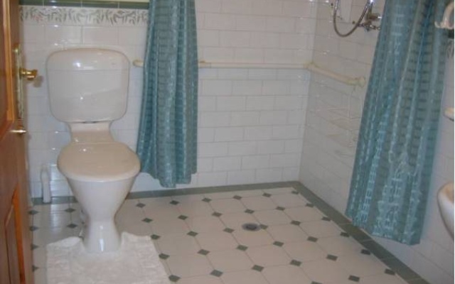 Buttercup Cottage and Private Apartment – Bathroom – Merrijig