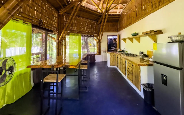 Eco-Lodge Deseo Bamboo