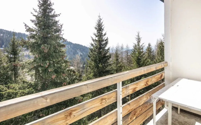 Alpine Comfort With Balcony Views