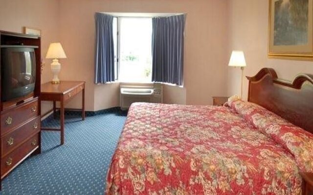 Econo Lodge Inn & Suites
