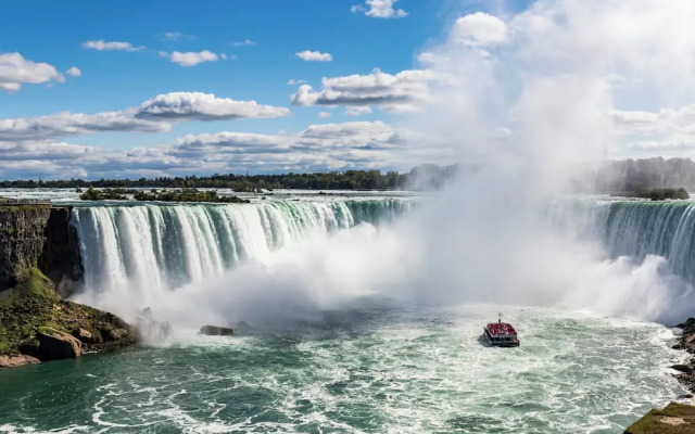 The Brock Niagara Falls Fallsview, Tapestry by Hilton