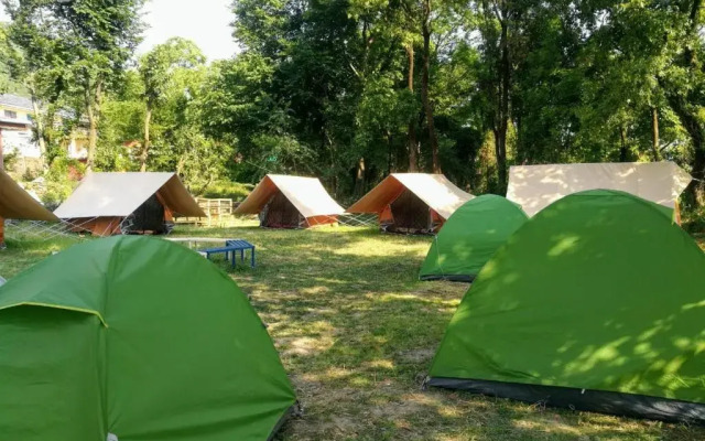 Monkey Mud Hostel And Camps