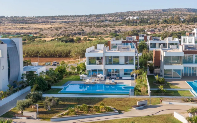 Vivo Mare Beachfront - Seaview Villas