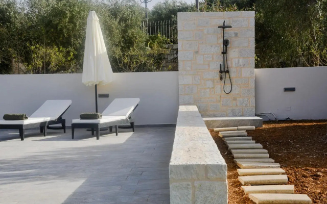 Beach Front Villa Katrin