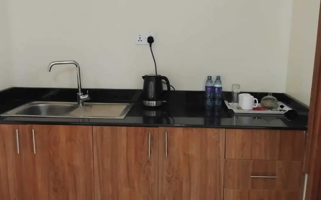 Rcmrd Executive Suites Hotel Room
