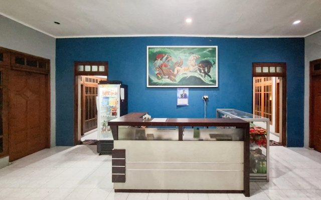 Hotel Djaya RedPartner near Alun Alun Nganjuk – Lobby – Nganjuk