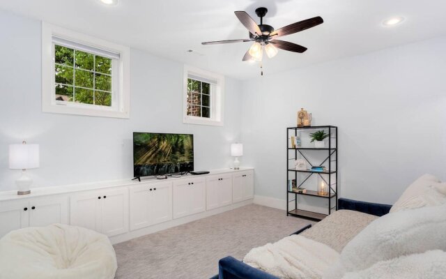 The Brownstone - 1 Block From Dtwn Square