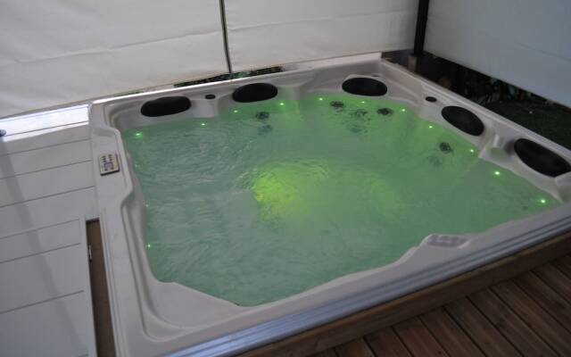 Camping Des Bastides Logements Insolites