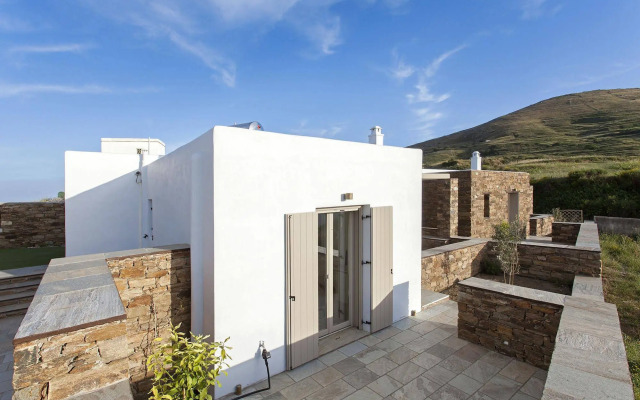 White Tinos Luxury Suites