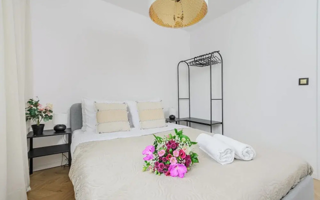 Lumina spacious apartment in Warsaw