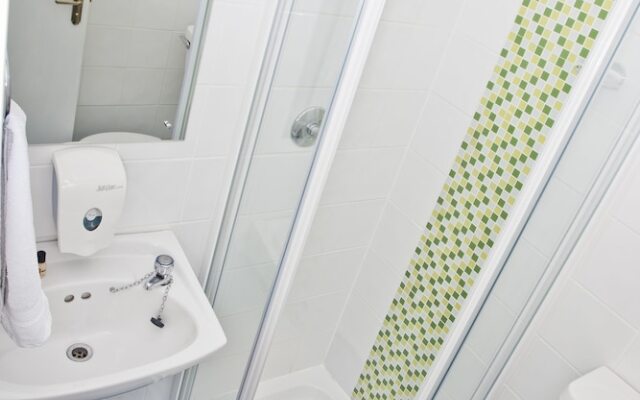 Snoozles Quay Street Tourist Hostel