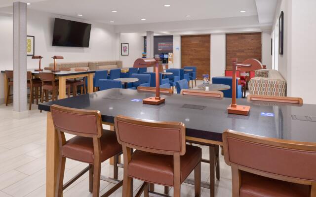Holiday Inn Express Wixom by IHG