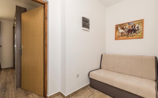 Awesome Home in Povljana With Wifi and 2 Bedrooms