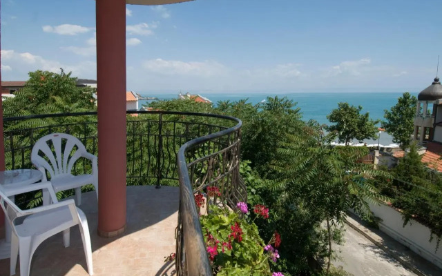 Vromos Guest House