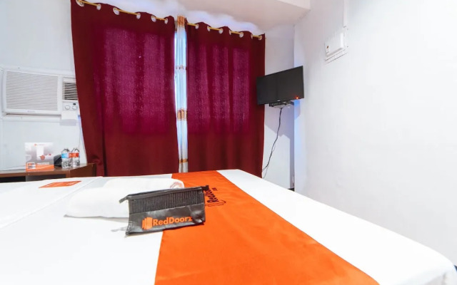 RedDoorz @ Rosario Street Bacolod