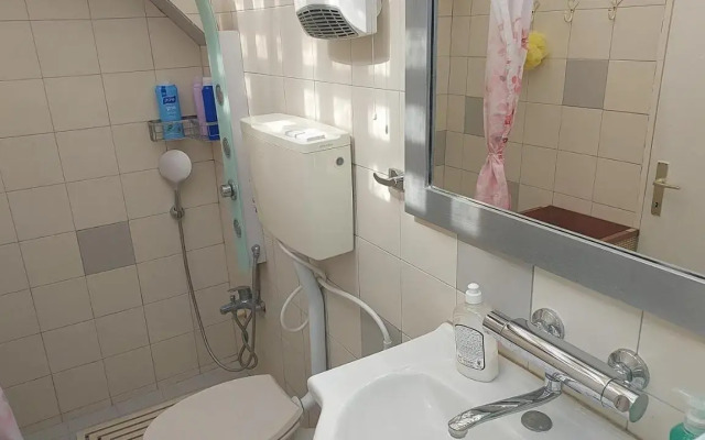 Roof APT W terrace garden,1BR 1BA