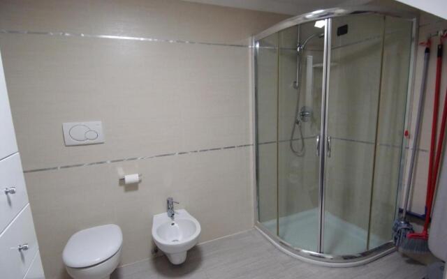 White Residence Apartment