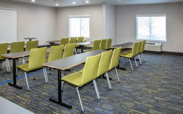 Holiday Inn Express Galleria Area