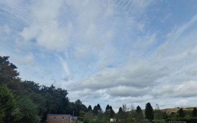 Large Glamping Hut - Riverview 13