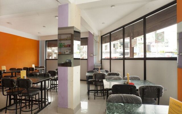 SPOT ON 464 Hotel Pahuna Ghar